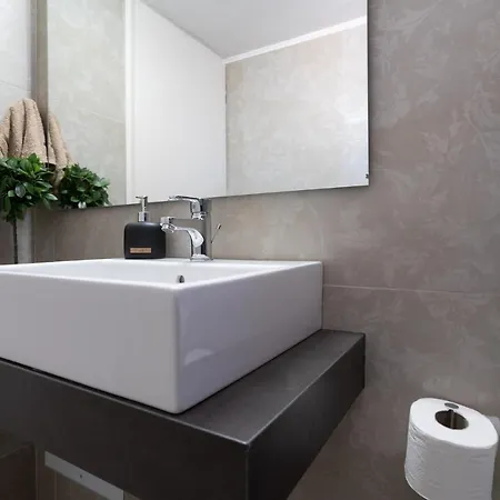Helios Apartment