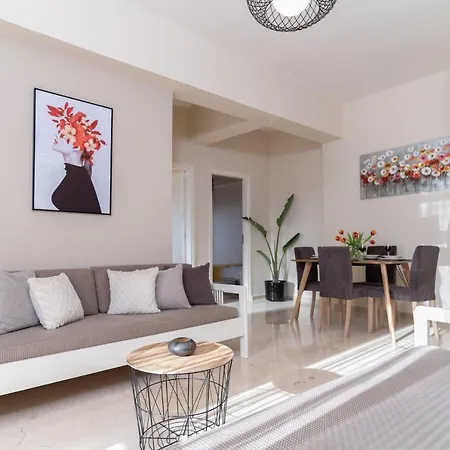 Helios Apartment *